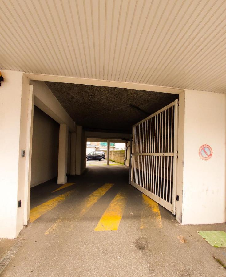 T3 Au Centre Ville Avec Balcon, Parking Gratuit カンペール エクステリア 写真